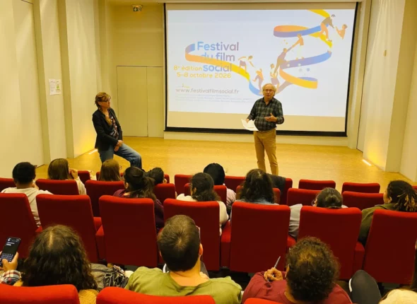 Étudiants EJE de St.Ho lors de la projection-débat du Festival du film social au Carré de Baudouin, le 8 octobre 2026.