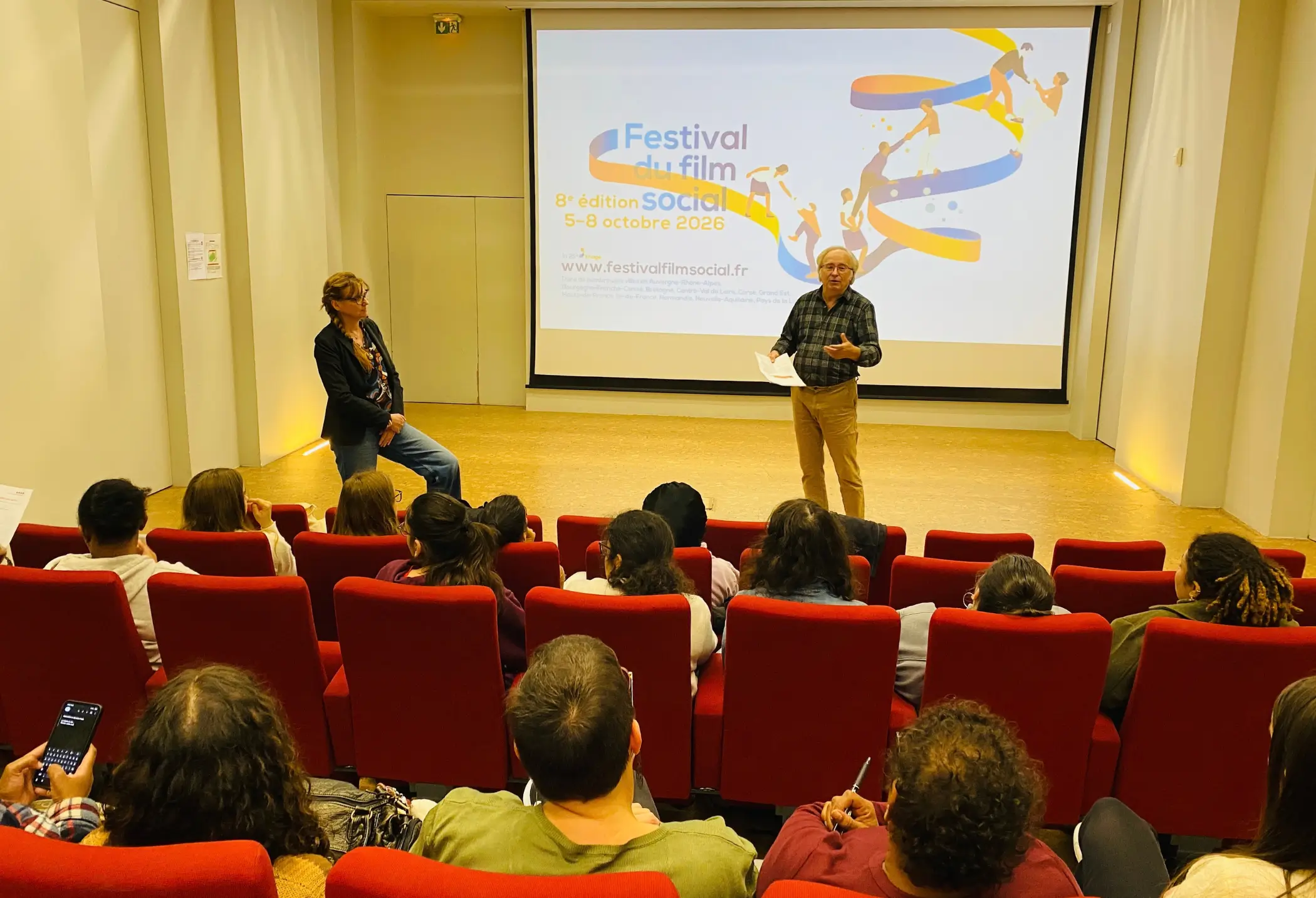 Étudiants EJE de St.Ho lors de la projection-débat du Festival du film social au Carré de Baudouin, le 8 octobre 2026.